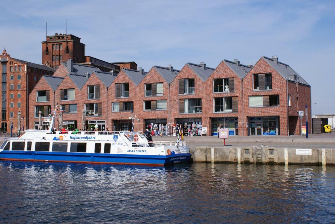 Stadtvilla Bruegemann Mit Terrasse & Parkplatz - Abc136 By AbcWißmar エクステリア 写真