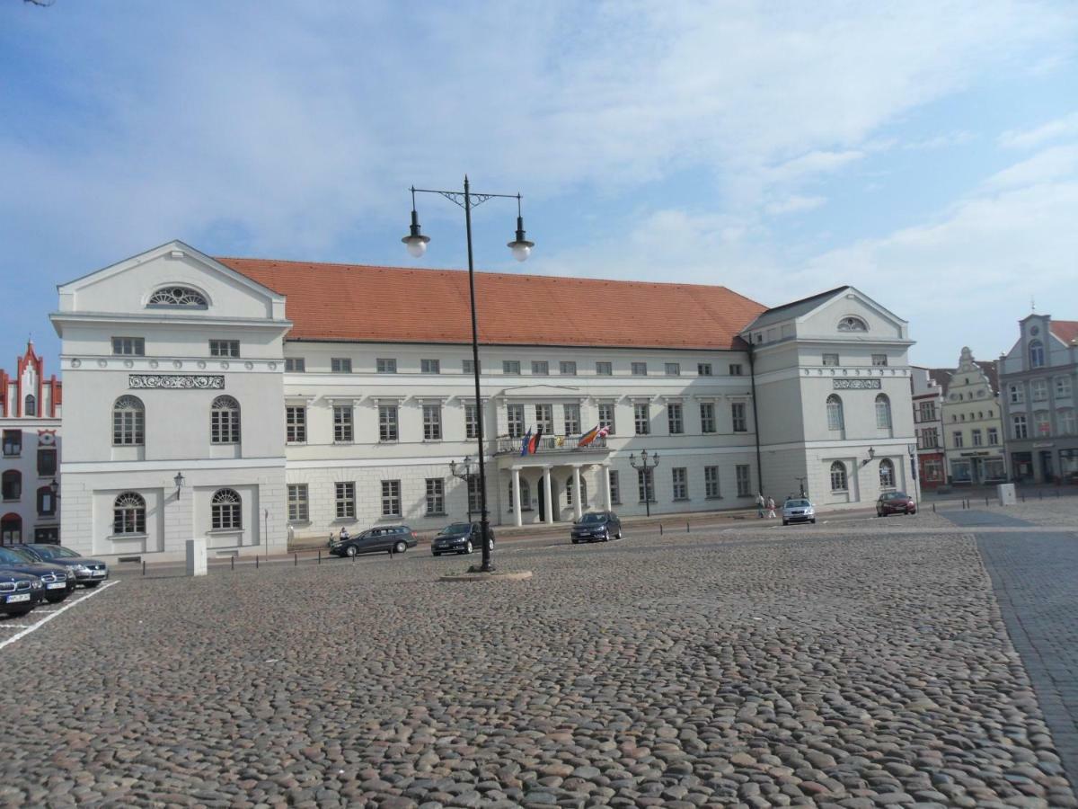 Stadtvilla Bruegemann Mit Terrasse & Parkplatz - Abc136 By AbcWißmar エクステリア 写真